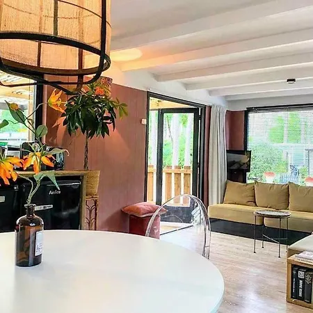 Casa Veluwe. Genieten In Een Sfeervolle Design Casa Midden In De Prachtige Natuur. *